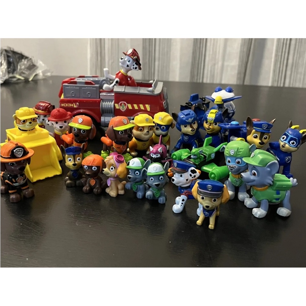 Lot of Paw Patrol Action Figures 21 dogs
5 vehicles